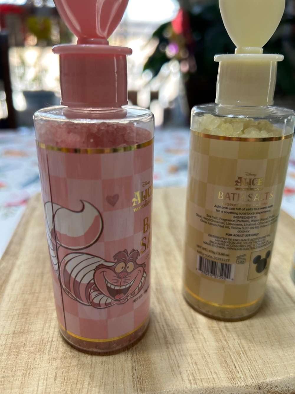 “Alice In Wonderland” Disney Scented Bath Salts with Heart Shaped Stoppers NEW - Picture 5 of 10